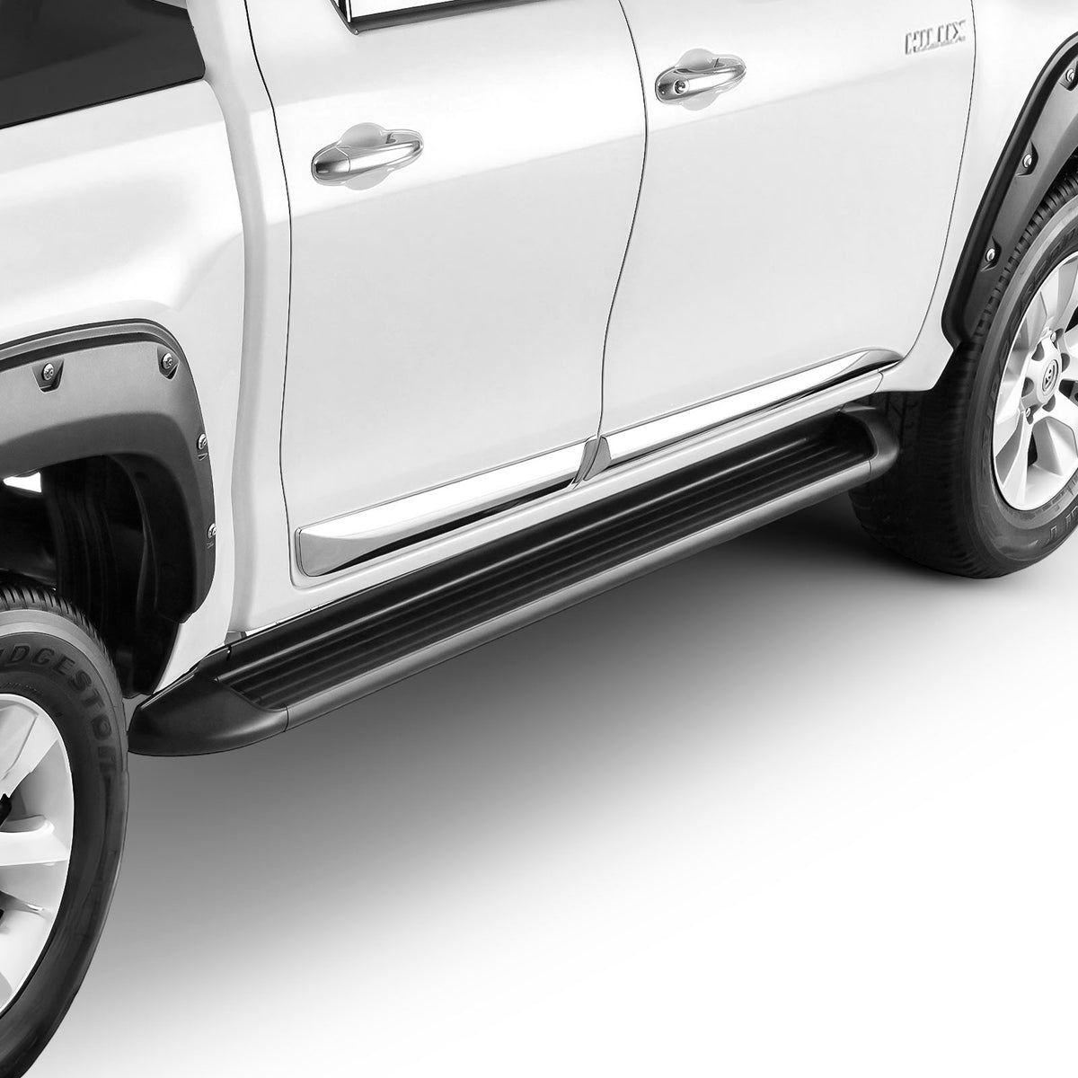 Estribos Maxliner Toyota Hilux 2016+ Doble Cabina Negro